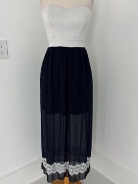 Enfocus Studio White and Black Dress Tag Detail #145